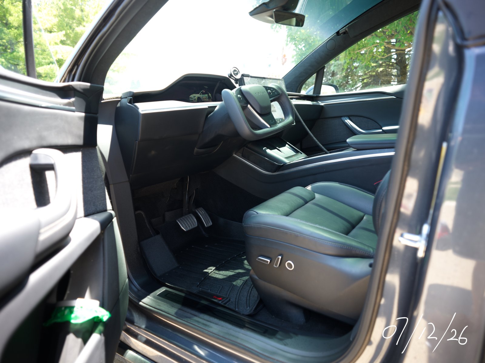 Driver cabin of a Tesla Model X Plaid after interior detailing