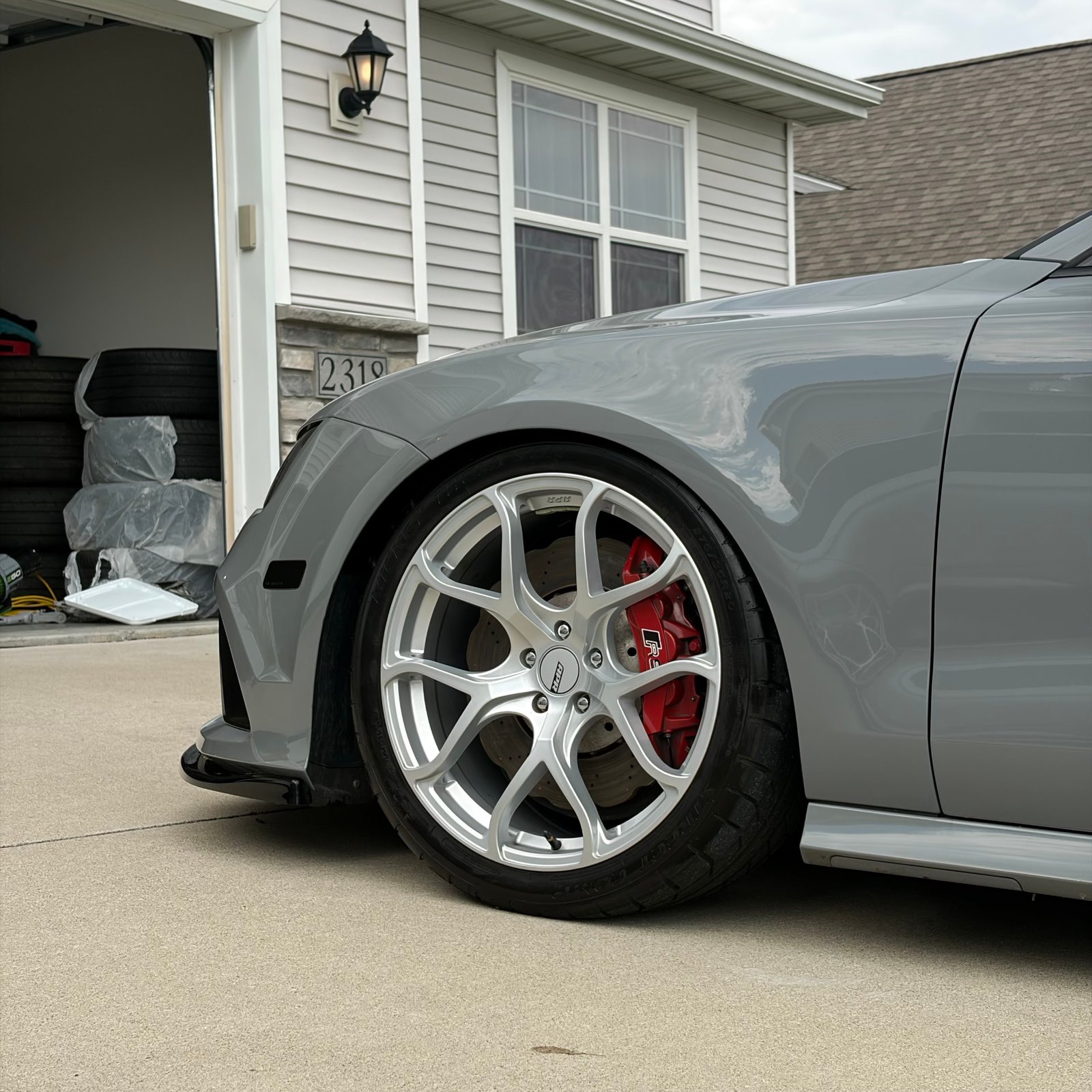 Clean Audi RS7 front wheel and red brake caliper