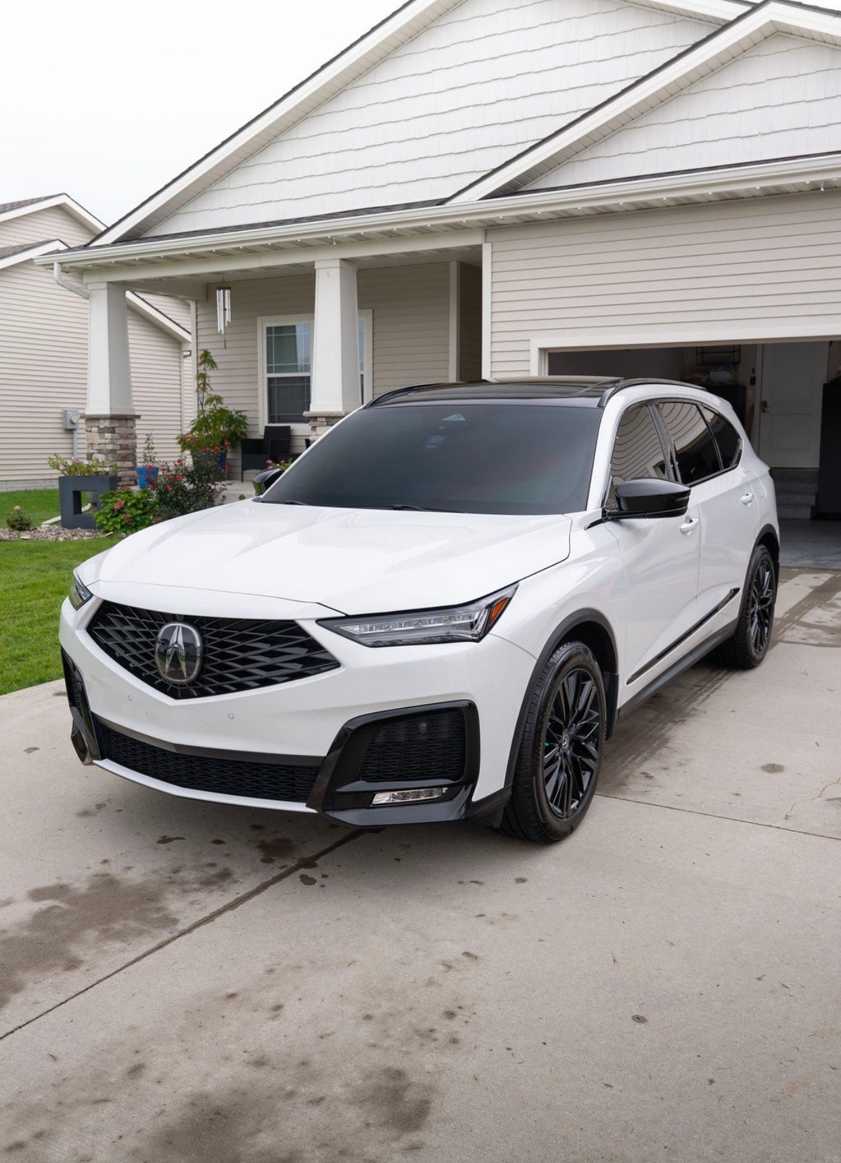 White Acura MDX after Nasiol ZR53 ceramic coating