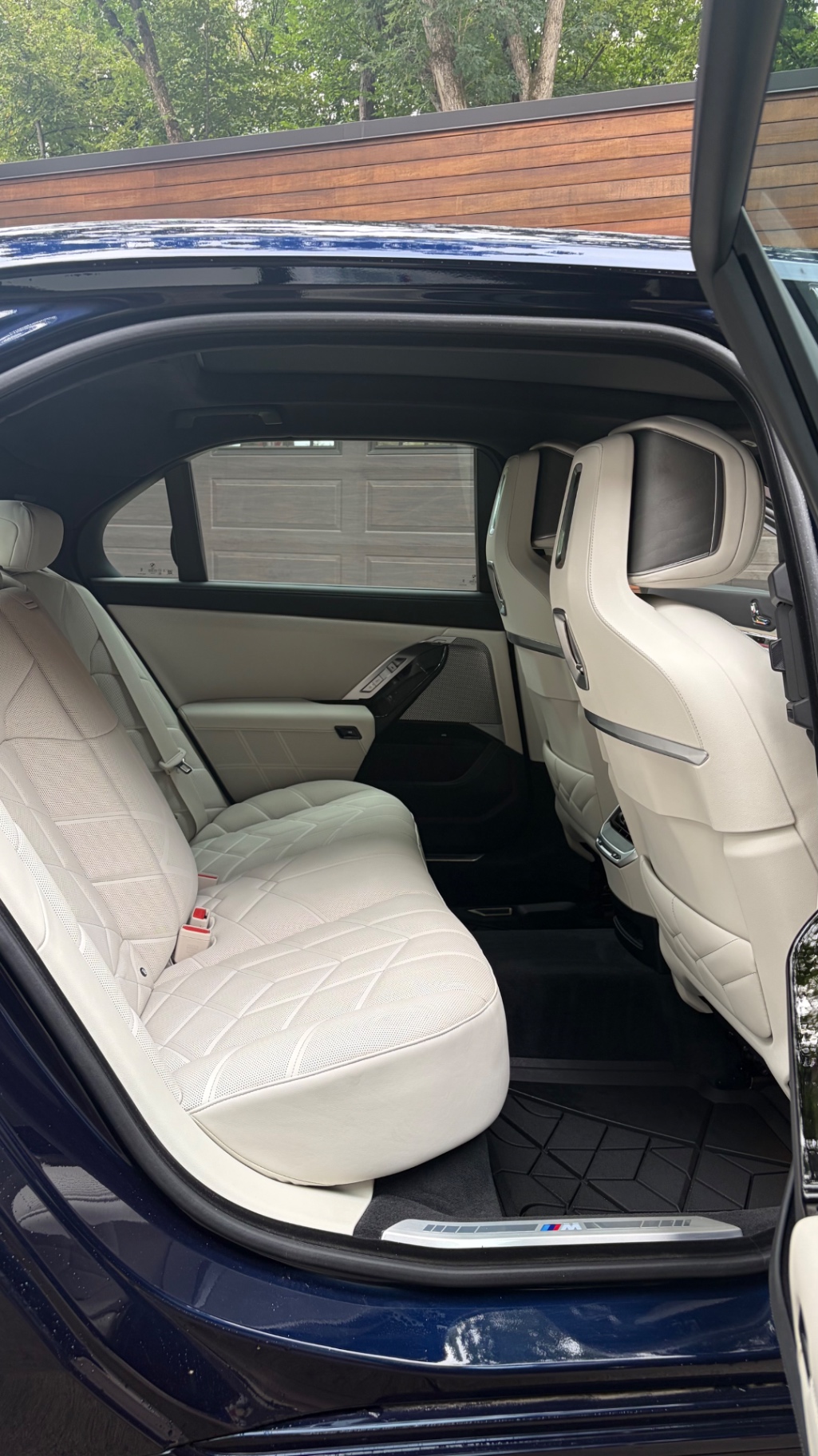 Rear executive seats of a BMW M760i xDrive after an interior detail