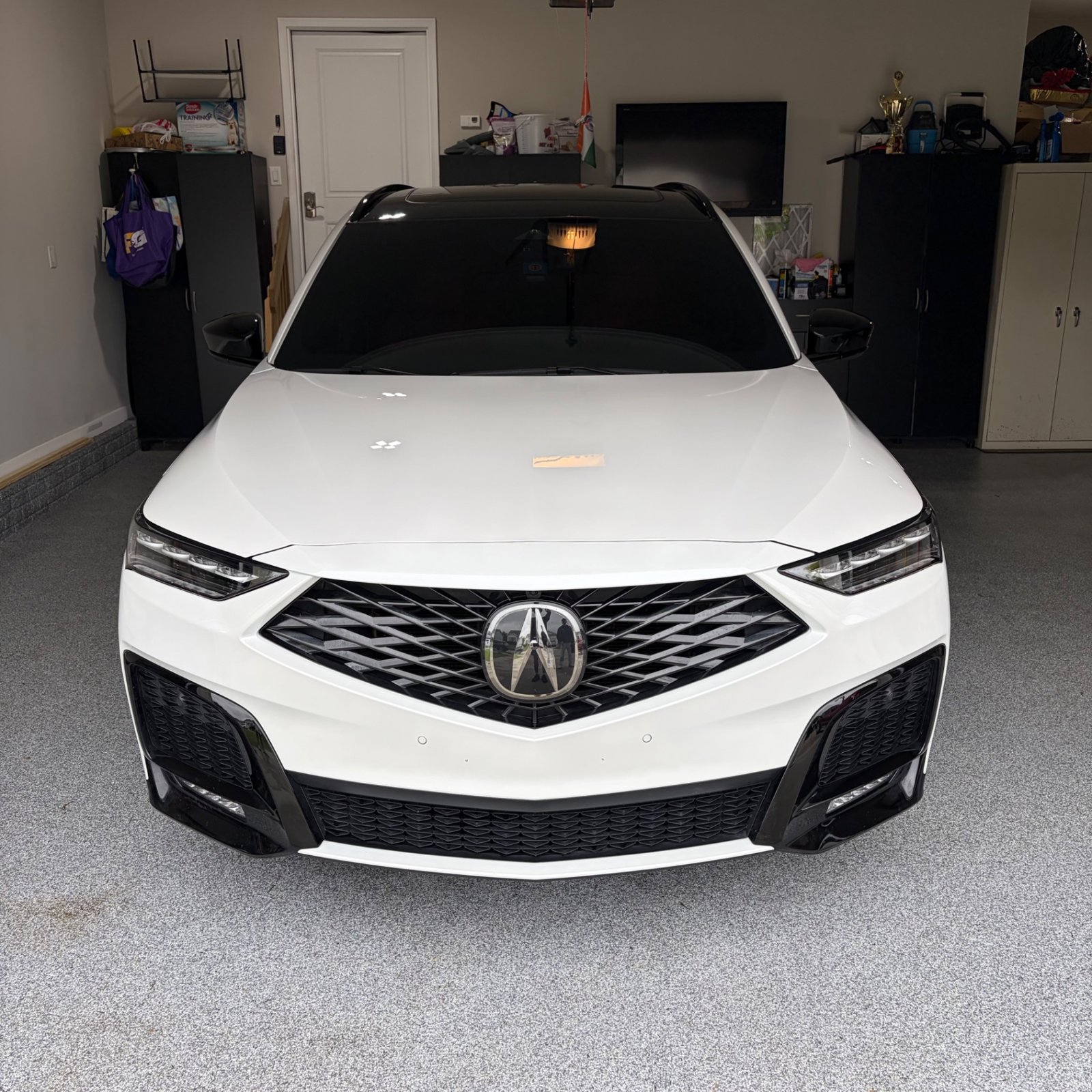 Front of the Acura MDX after Nasiol ZR53 ceramic coating