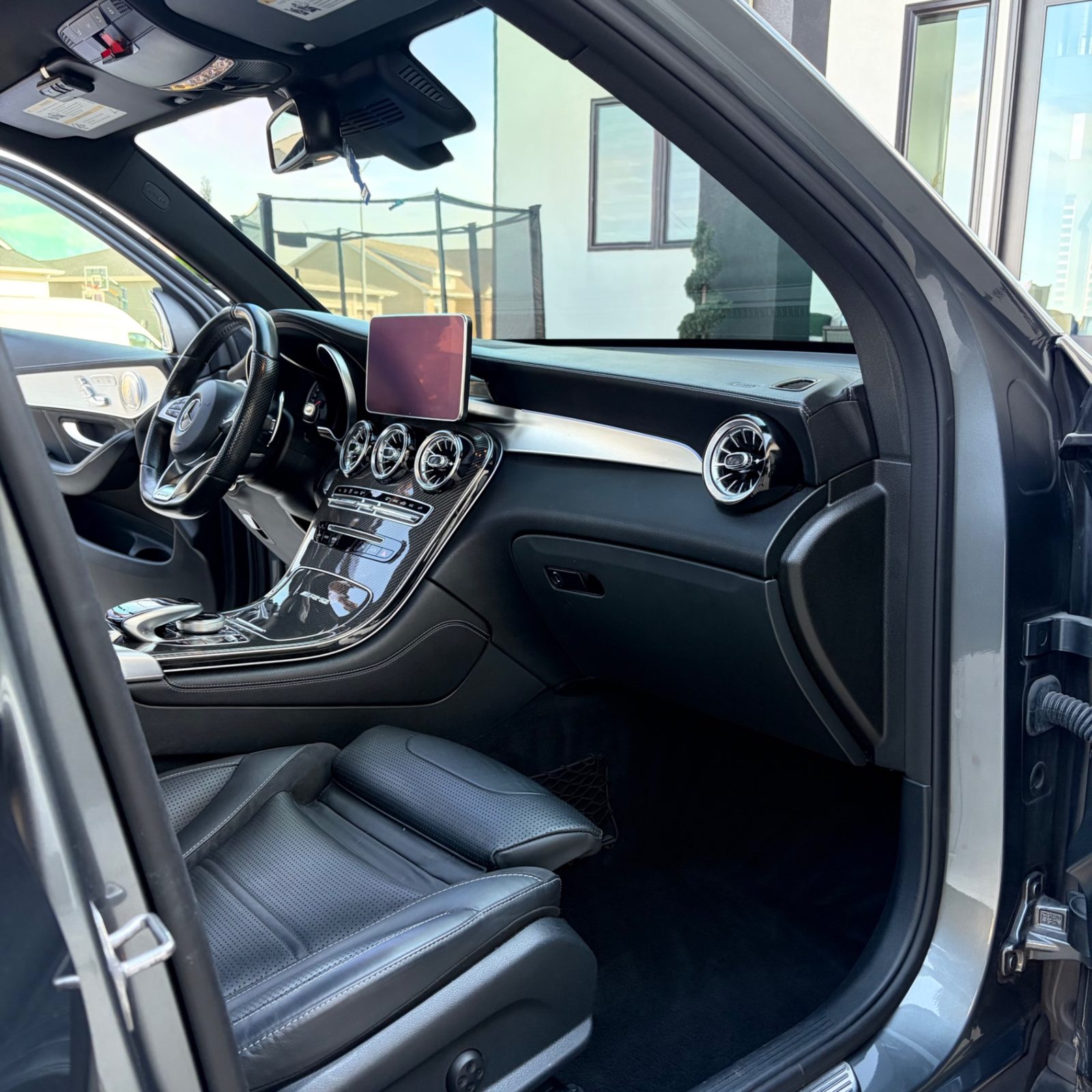 Detailed passenger side cabin of the Mercedes-AMG GLC 63