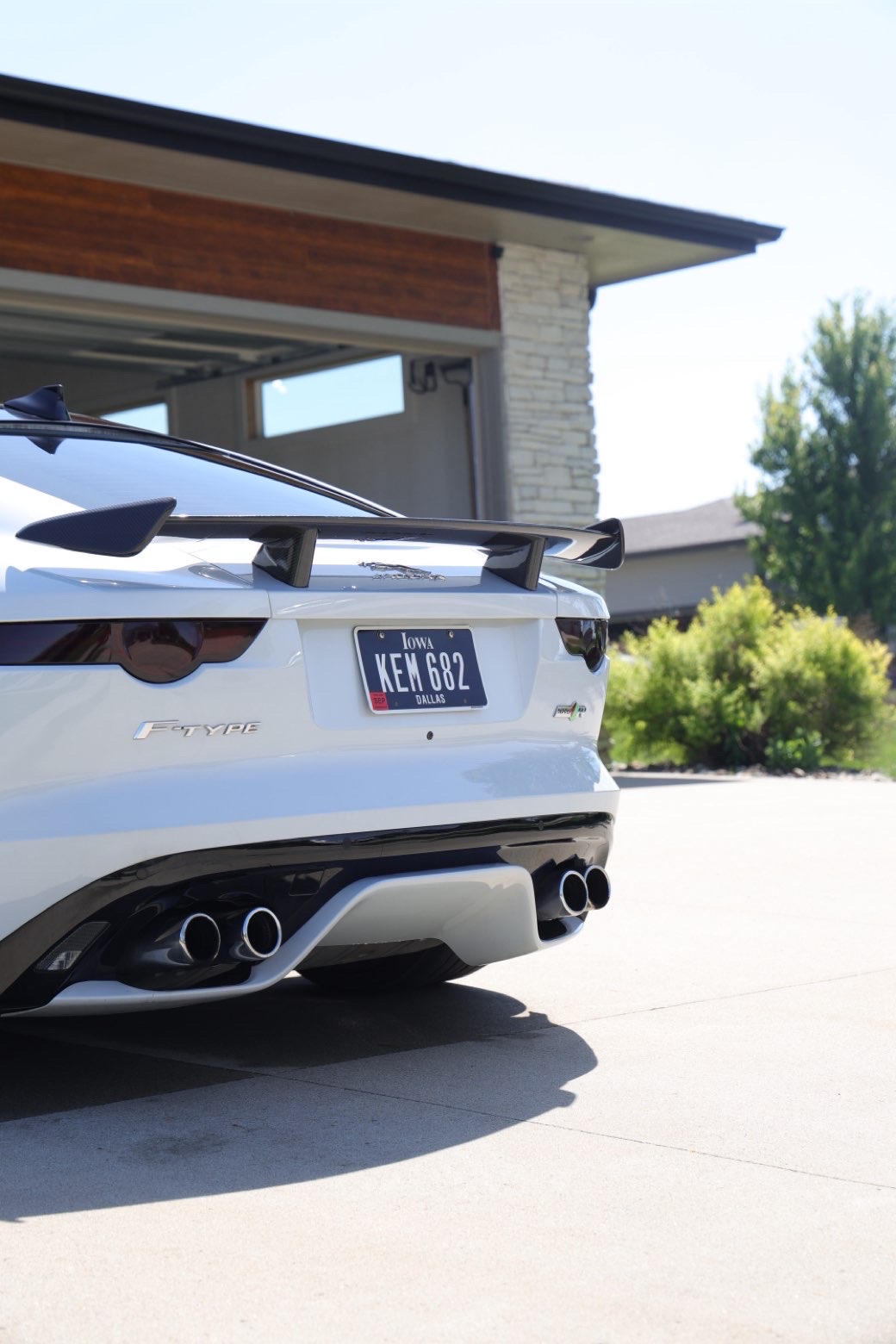 Jaguar F-TYPE R — Carbon wing detail
