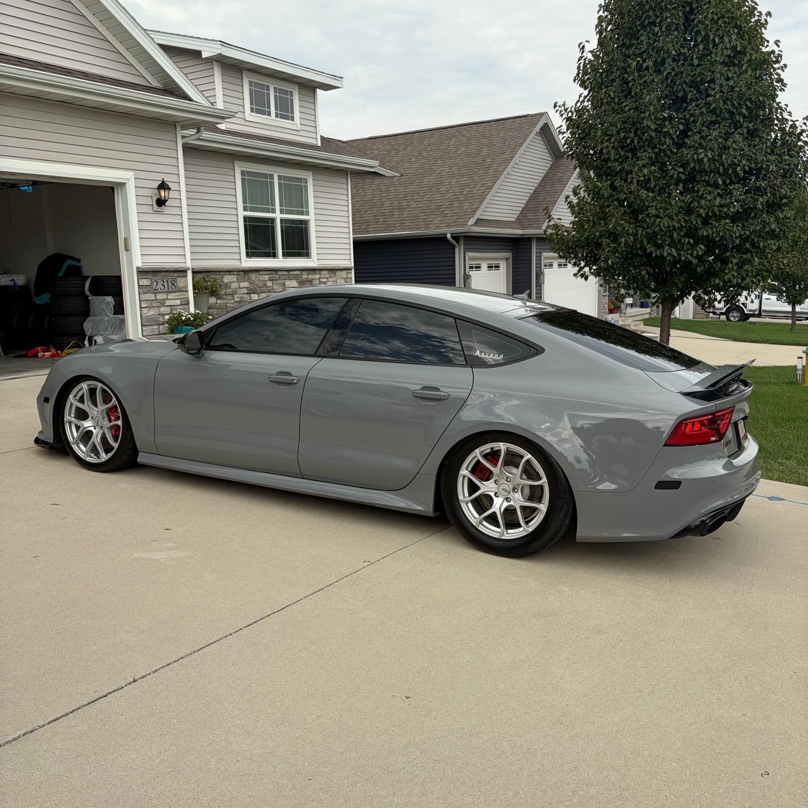 Coated rear-quarter of a Nardo Grey Audi RS7 after paint correction