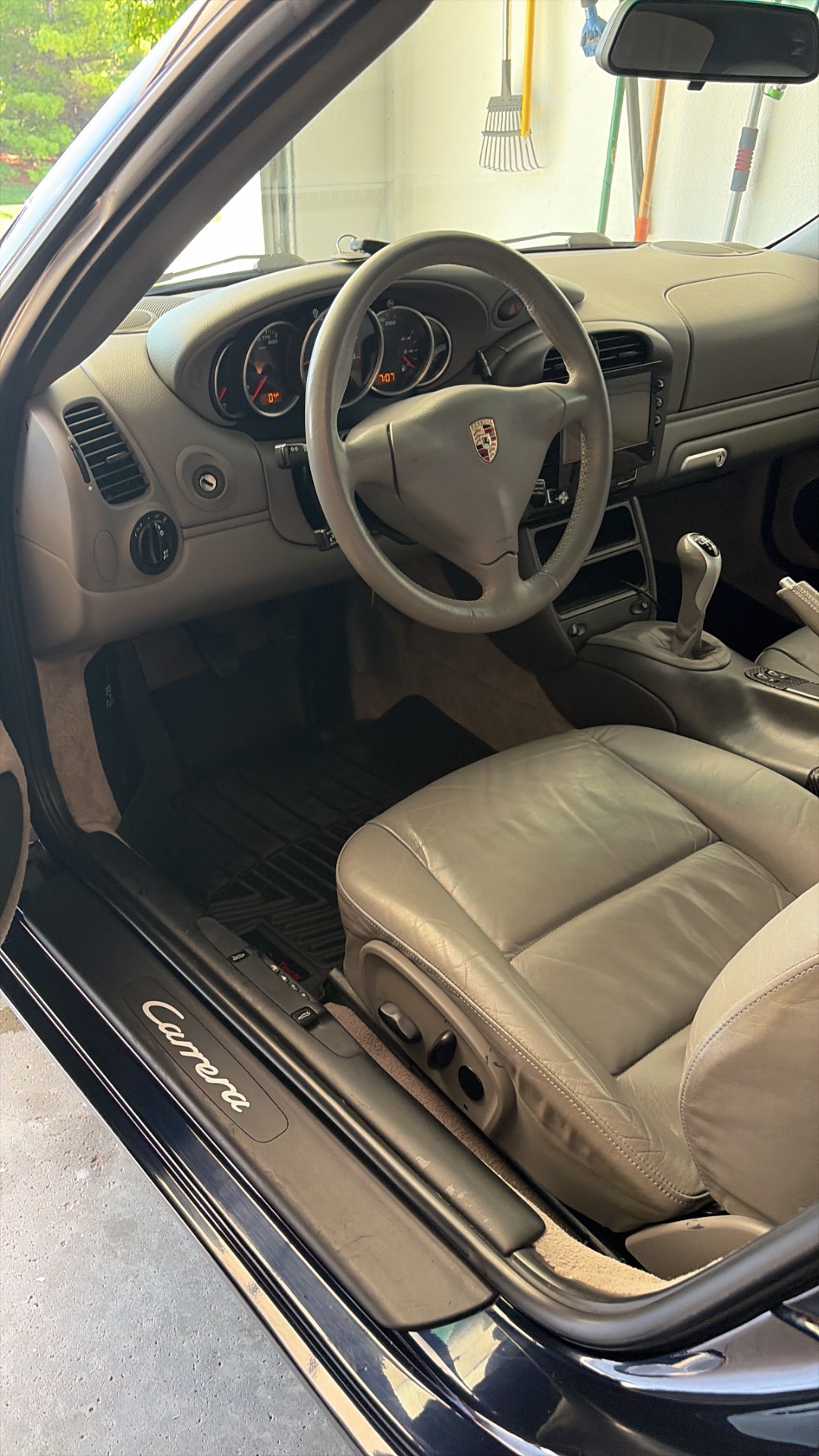 Interior of a Porsche 911 Carrera Cabriolet (996) after detailing