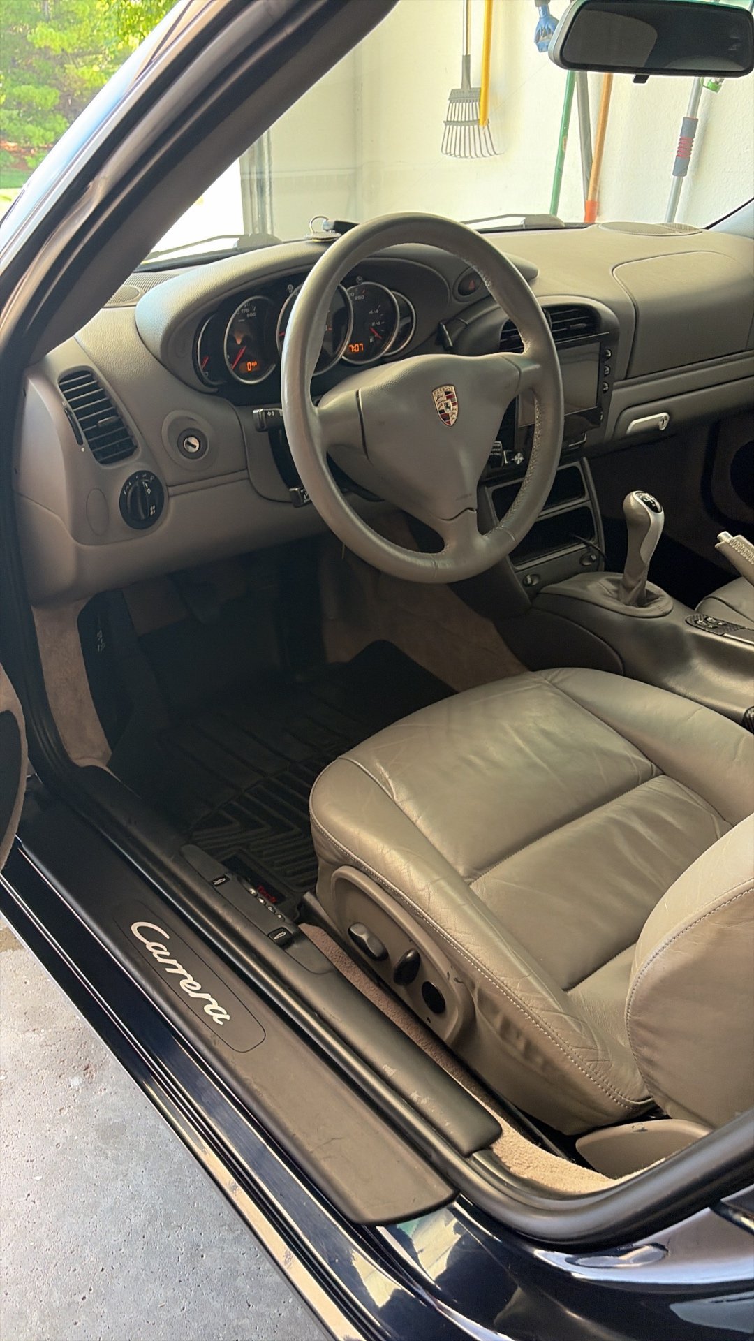 Interior of a Porsche 911 Carrera Cabriolet (996) after detailing