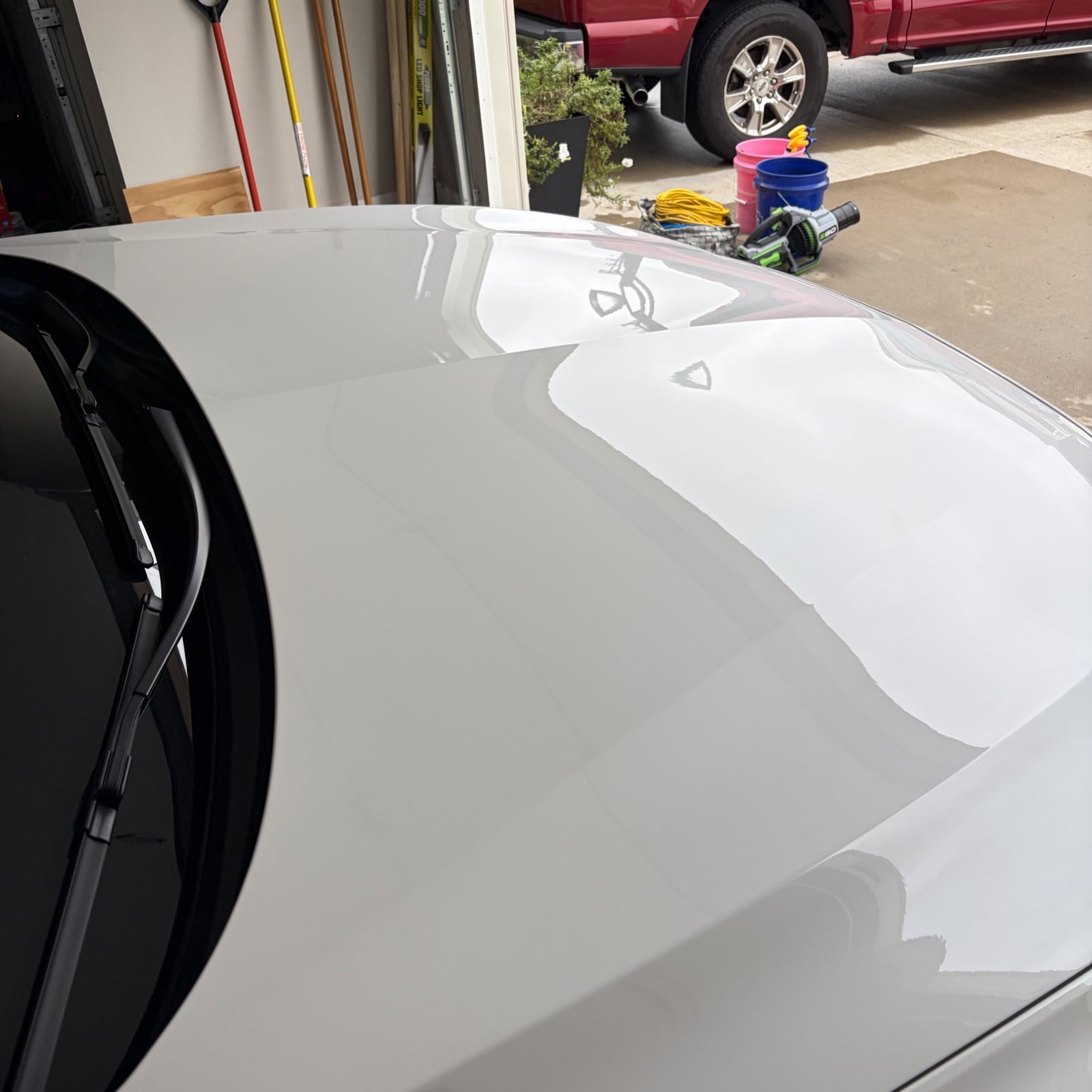 Hood reflection on the Acura MDX after Nasiol ZR53