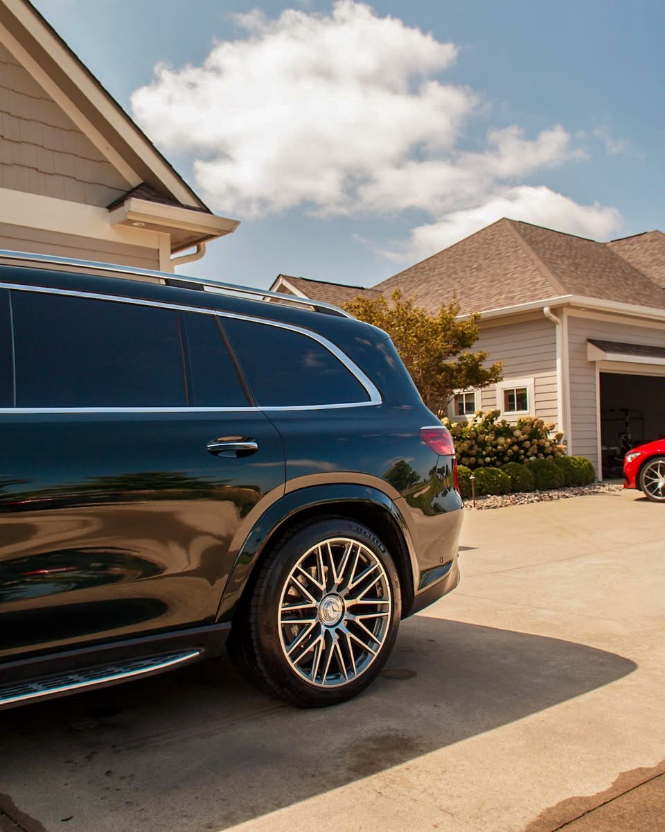 Side profile of a detailed Emerald Green Mercedes-AMG GLS 63