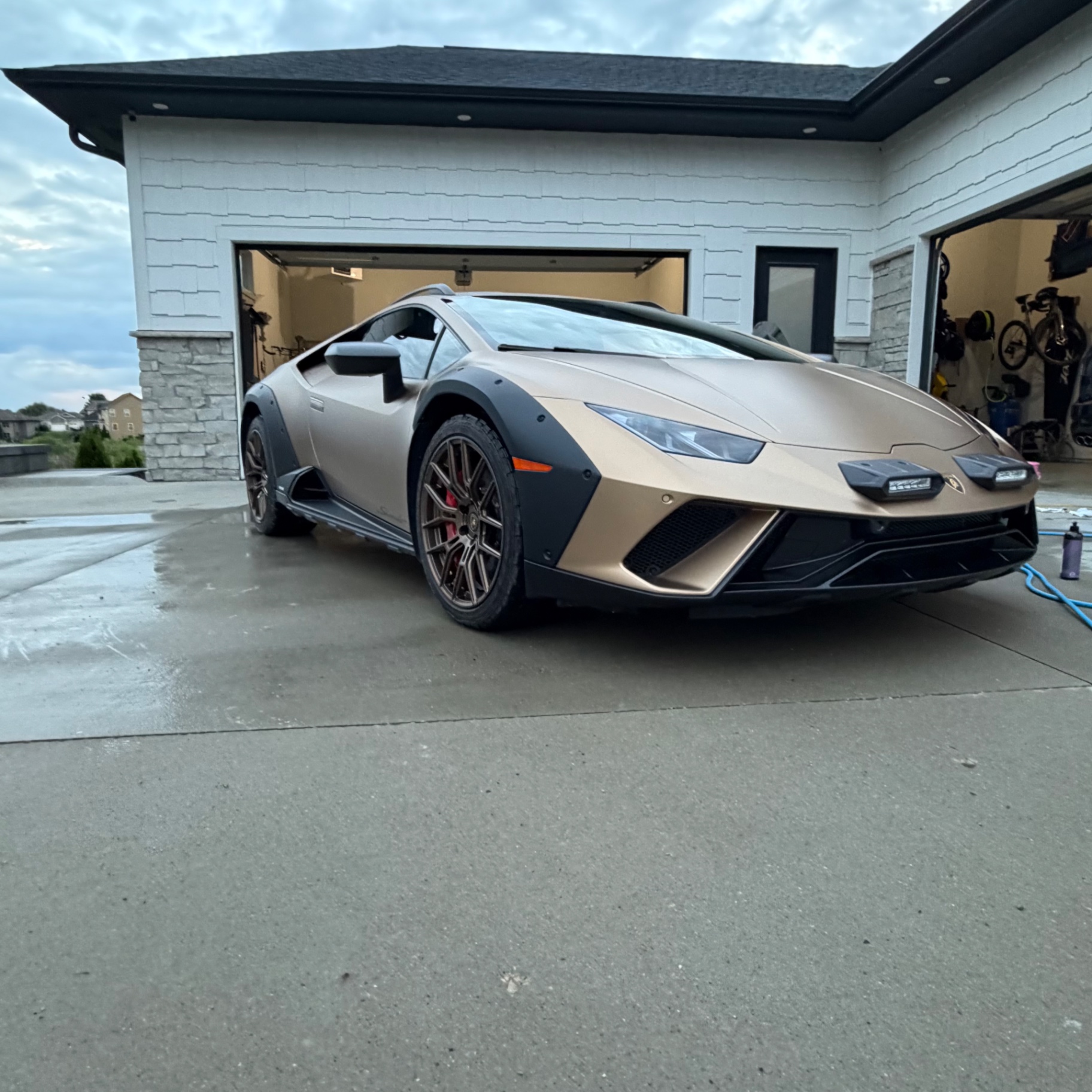 Lamborghini Huracán Sterrato front