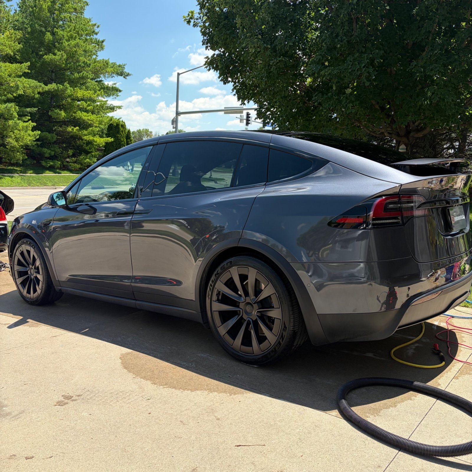 Side profile of a detailed Tesla Model X Plaid
