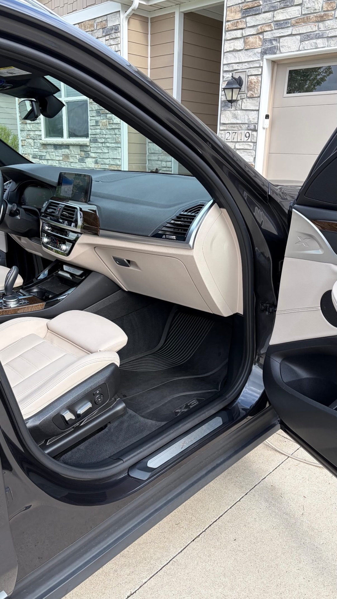BMW X3 dashboard detail