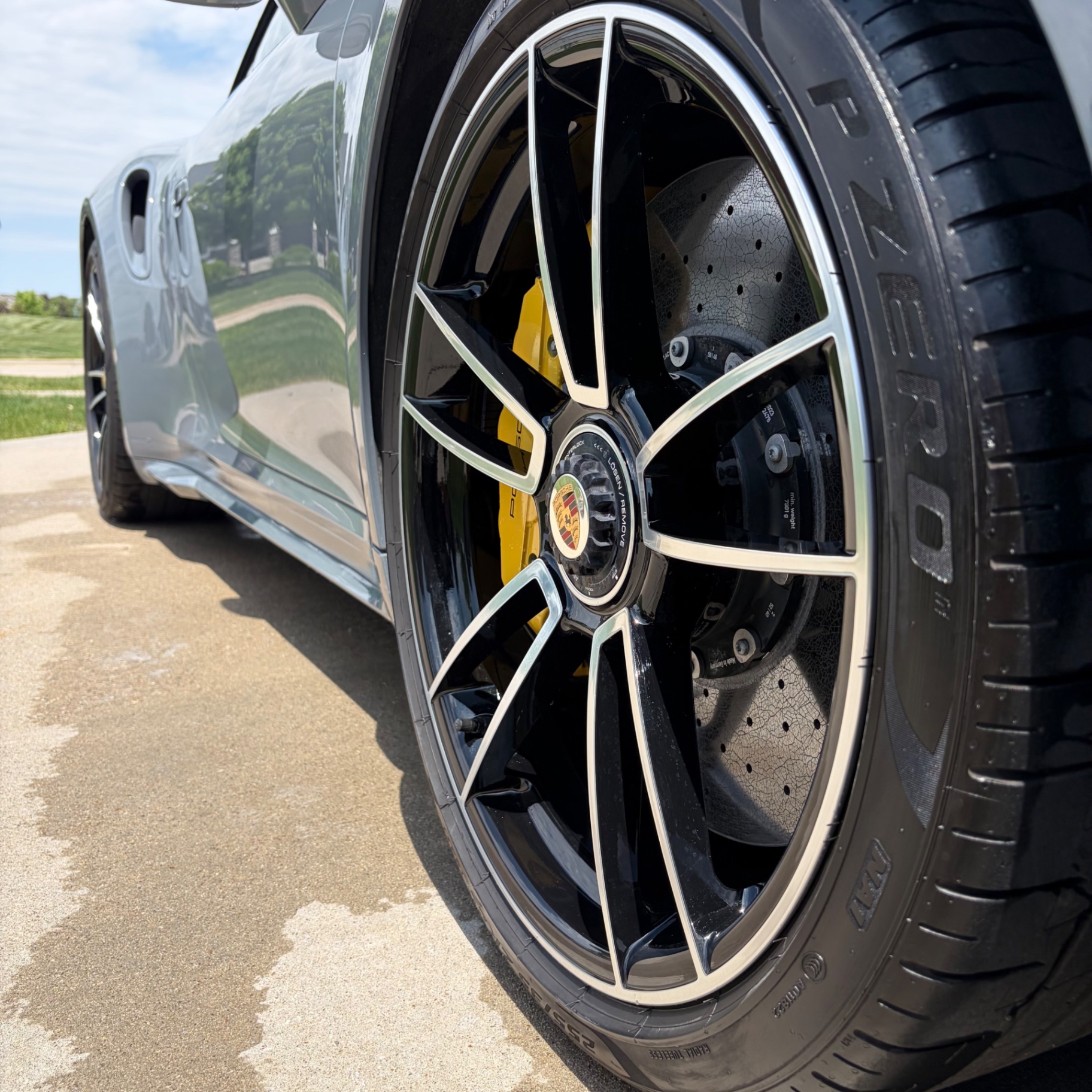 Porsche 911 Turbo S — Carbon-ceramic wheel